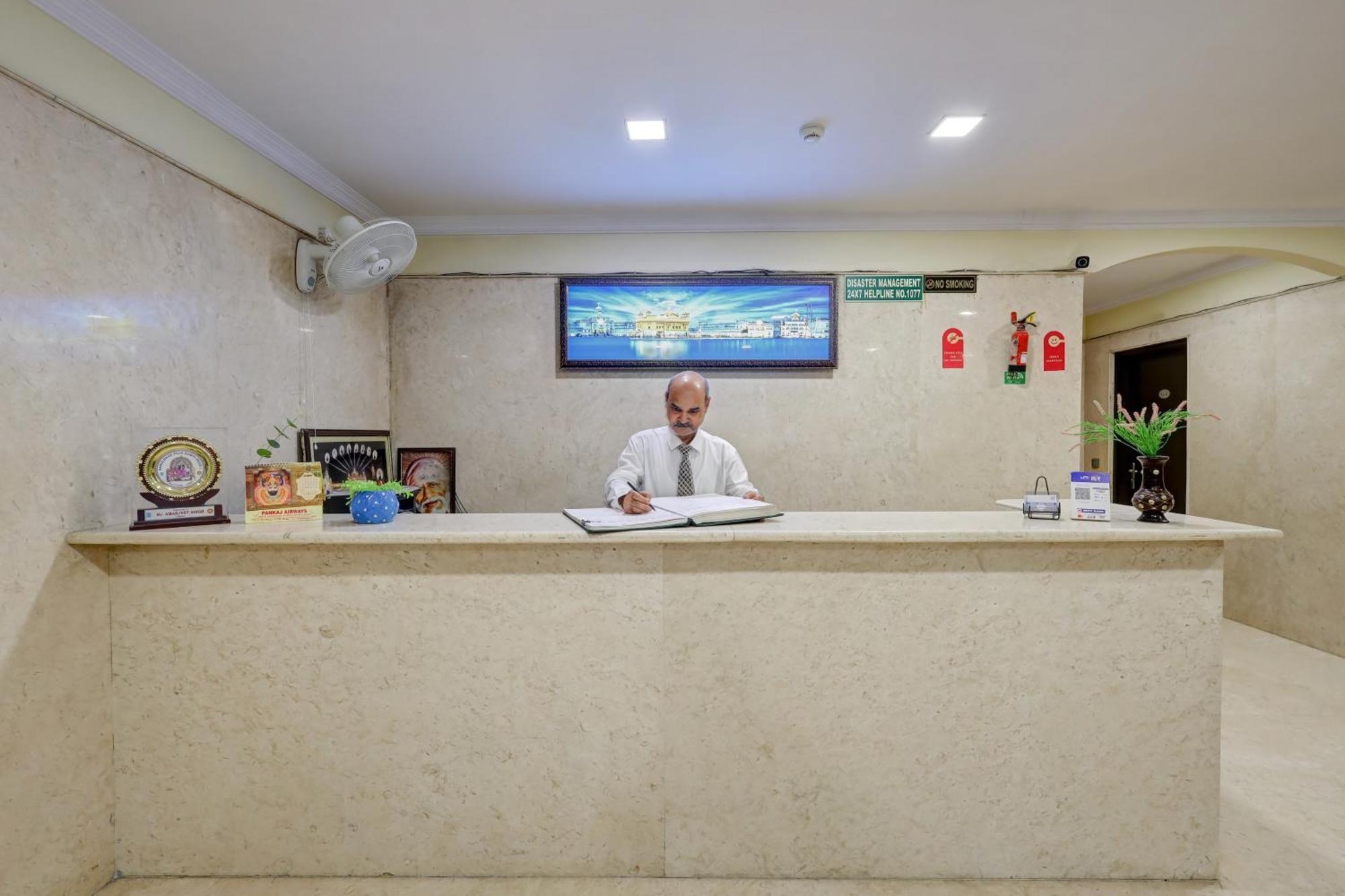 Hotel Singh Palace Delhi  Buitenkant foto